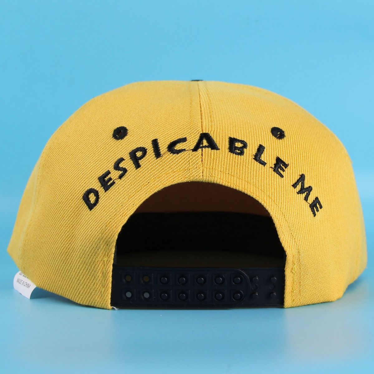 Czapka z daszkiem Minionki fil – Outdoor Sports Accessories recenzja i cena